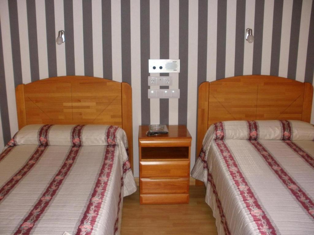 Hostal Virgen Del Villar Laguna de Duero Szoba fotó