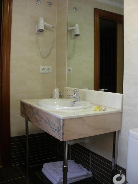 Hostal Virgen Del Villar Laguna de Duero Szoba fotó