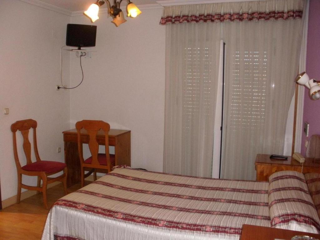 Hostal Virgen Del Villar Laguna de Duero Szoba fotó