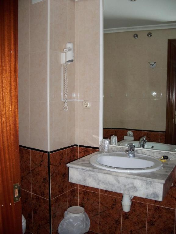 Hostal Virgen Del Villar Laguna de Duero Szoba fotó