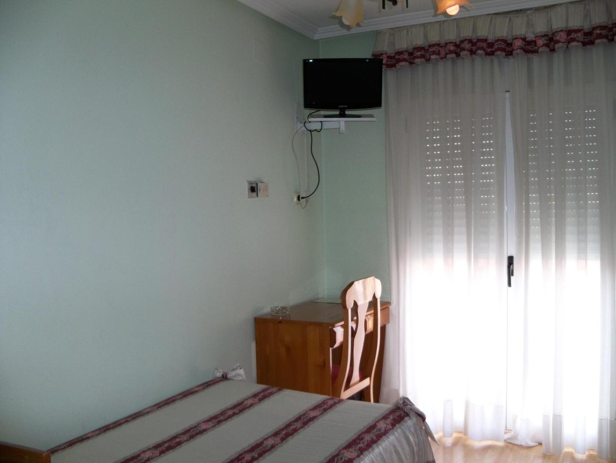 Hostal Virgen Del Villar Laguna de Duero Kültér fotó