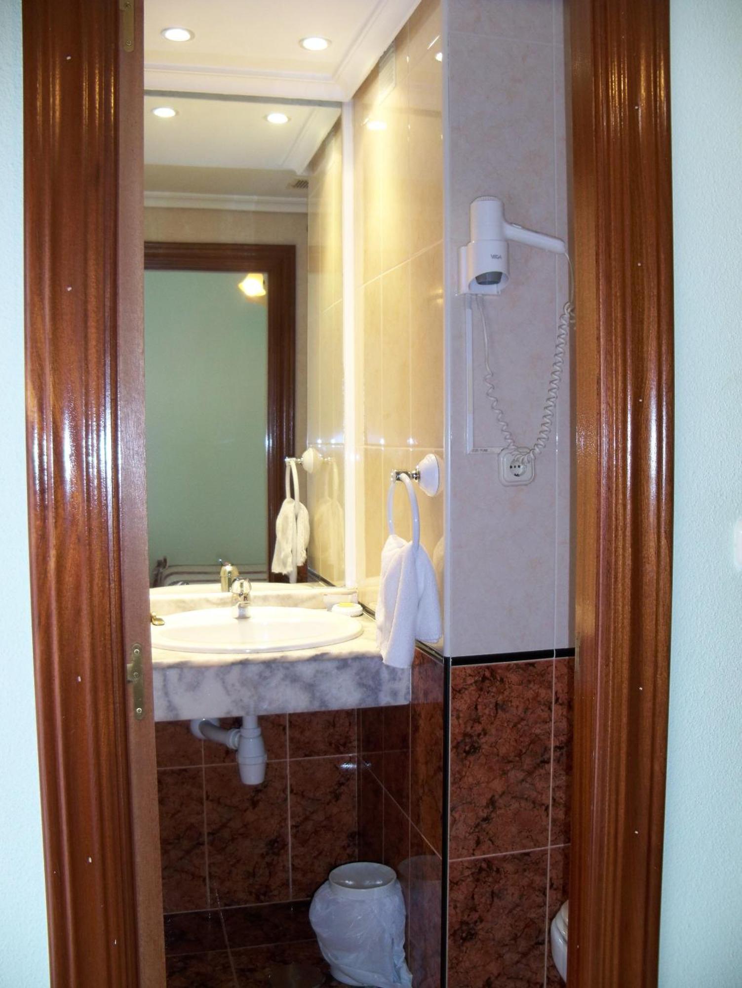 Hostal Virgen Del Villar Laguna de Duero Kültér fotó