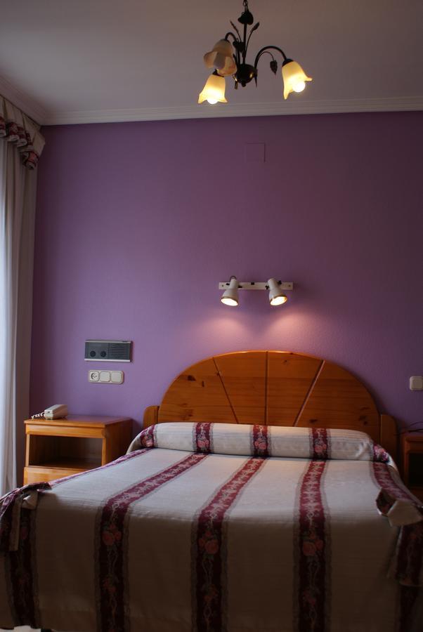 Hostal Virgen Del Villar Laguna de Duero Kültér fotó