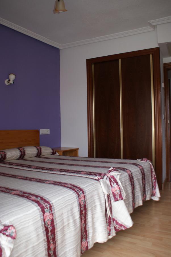 Hostal Virgen Del Villar Laguna de Duero Kültér fotó