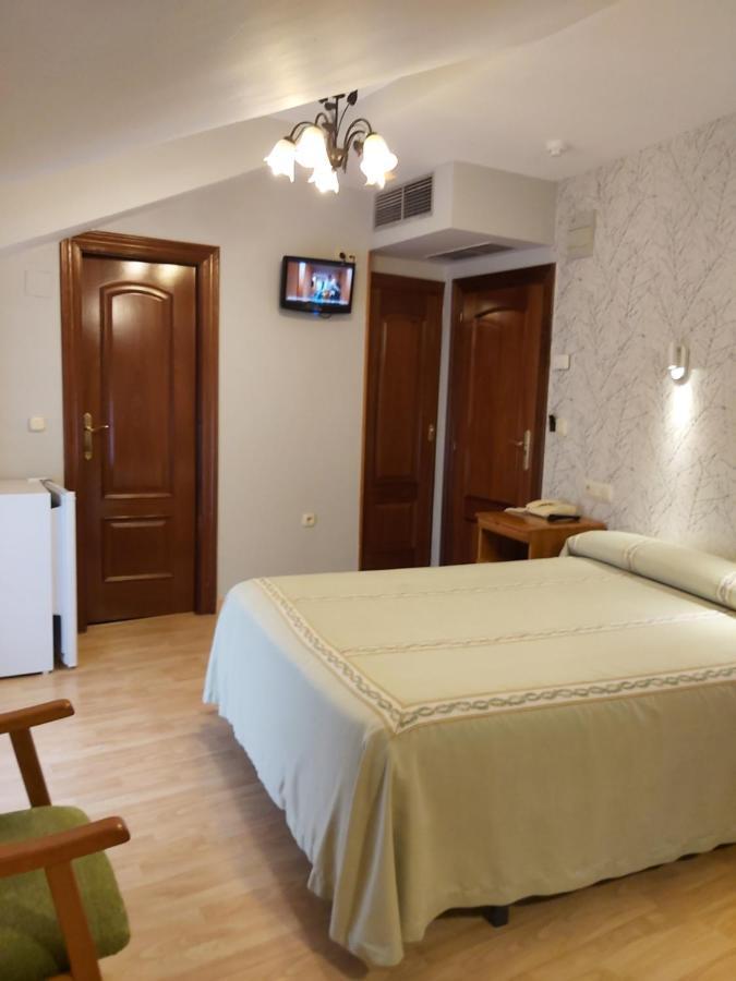 Hostal Virgen Del Villar Laguna de Duero Kültér fotó