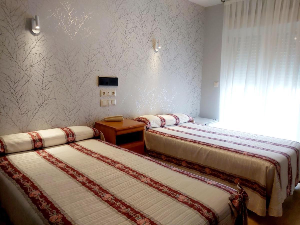 Hostal Virgen Del Villar Laguna de Duero Kültér fotó
