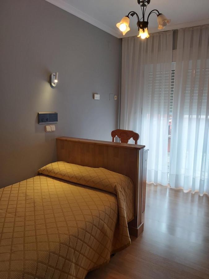 Hostal Virgen Del Villar Laguna de Duero Kültér fotó