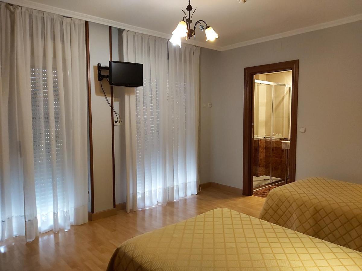 Hostal Virgen Del Villar Laguna de Duero Kültér fotó