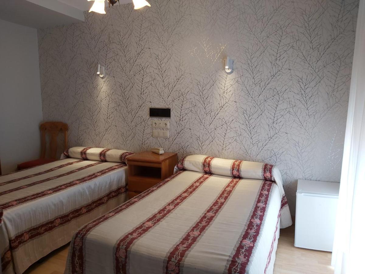 Hostal Virgen Del Villar Laguna de Duero Kültér fotó