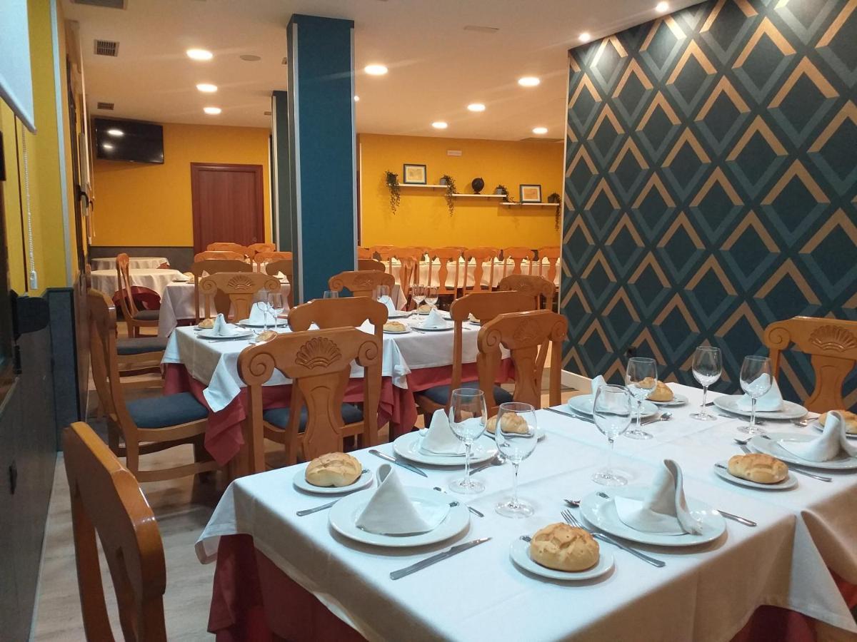 Hostal Virgen Del Villar Laguna de Duero Kültér fotó