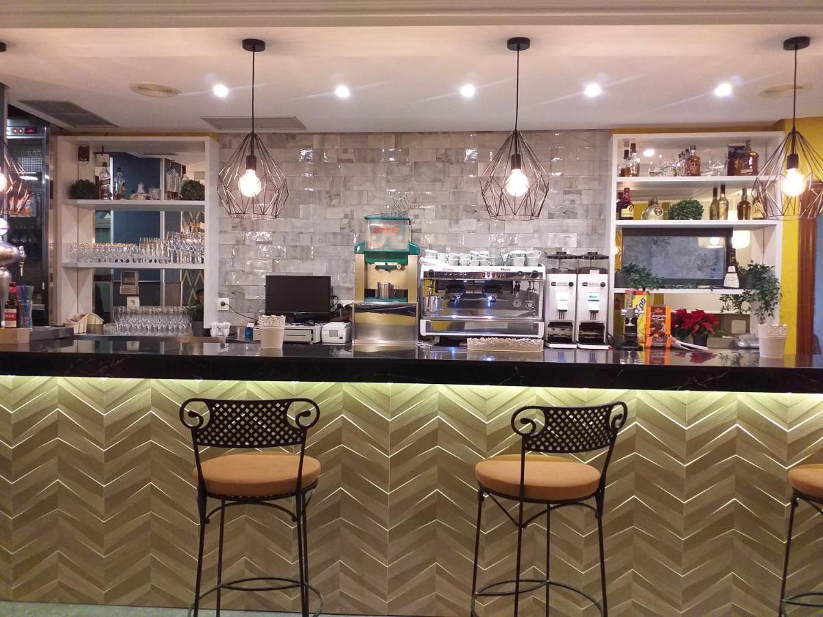 Hostal Virgen Del Villar Laguna de Duero Kültér fotó