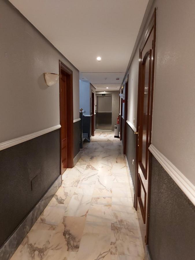 Hostal Virgen Del Villar Laguna de Duero Kültér fotó