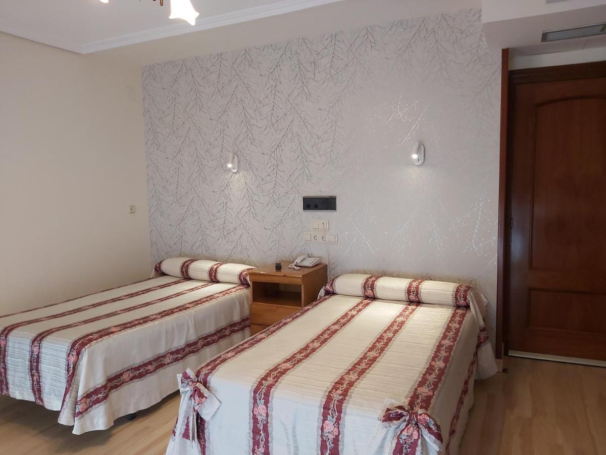 Hostal Virgen Del Villar Laguna de Duero Kültér fotó